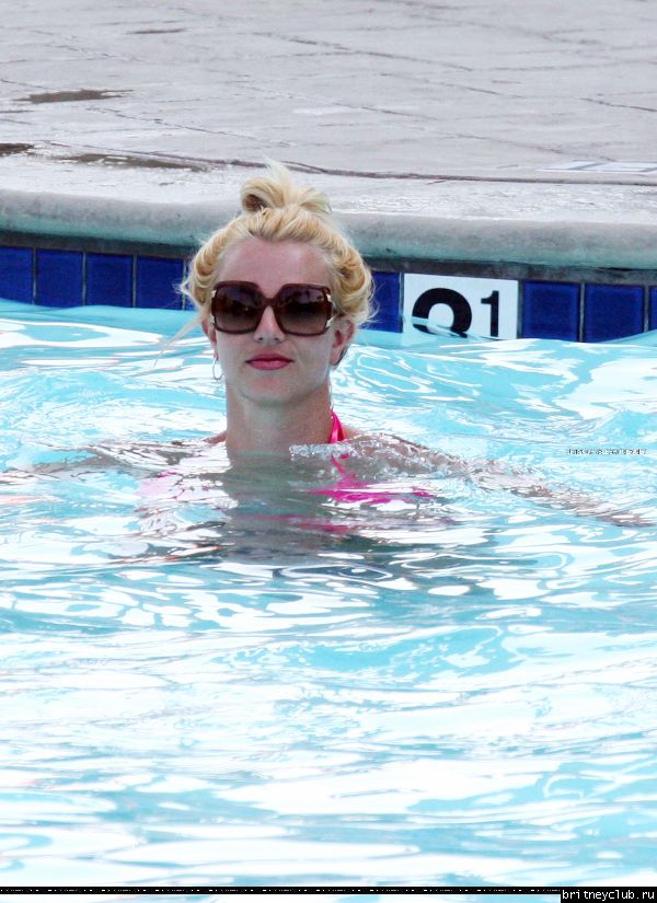 Бритни отдыхает в отеле Ritz Carlton027.jpg(Бритни Спирс, Britney Spears)