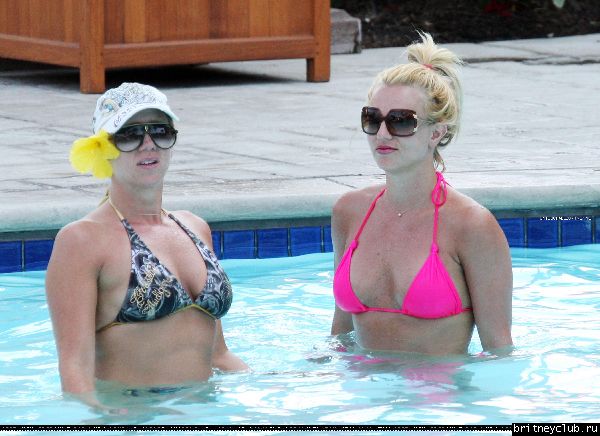 Бритни отдыхает в отеле Ritz Carlton031.jpg(Бритни Спирс, Britney Spears)