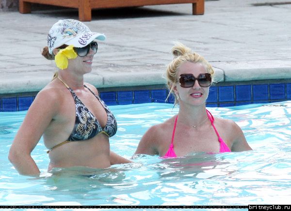 Бритни отдыхает в отеле Ritz Carlton033.jpg(Бритни Спирс, Britney Spears)