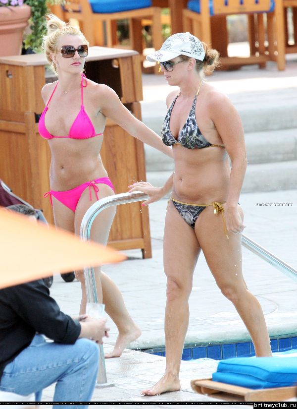 Бритни отдыхает в отеле Ritz Carlton037.jpg(Бритни Спирс, Britney Spears)