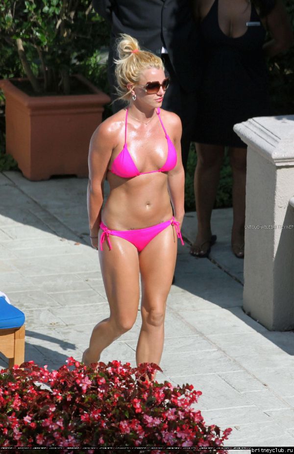 Бритни отдыхает в отеле Ritz Carlton048.jpg(Бритни Спирс, Britney Spears)