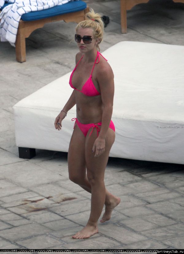 Бритни отдыхает в отеле Ritz Carlton049.jpg(Бритни Спирс, Britney Spears)