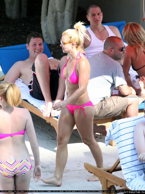 Бритни отдыхает в отеле Ritz Carlton070.jpg(Бритни Спирс, Britney Spears)