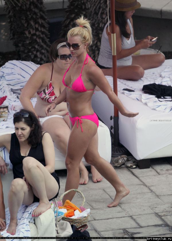 Бритни отдыхает в отеле Ritz Carlton071.jpg(Бритни Спирс, Britney Spears)