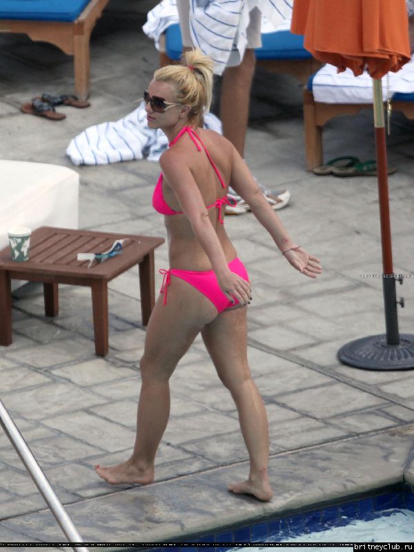 Бритни отдыхает в отеле Ritz Carlton072.jpg(Бритни Спирс, Britney Spears)
