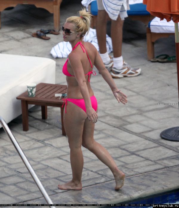 Бритни отдыхает в отеле Ritz Carlton073.jpg(Бритни Спирс, Britney Spears)