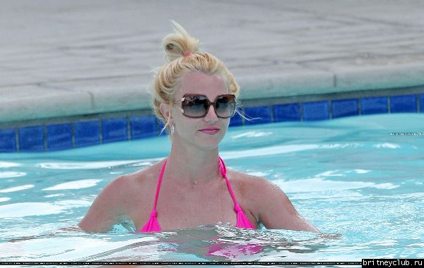 Бритни отдыхает в отеле Ritz Carlton141.jpg(Бритни Спирс, Britney Spears)