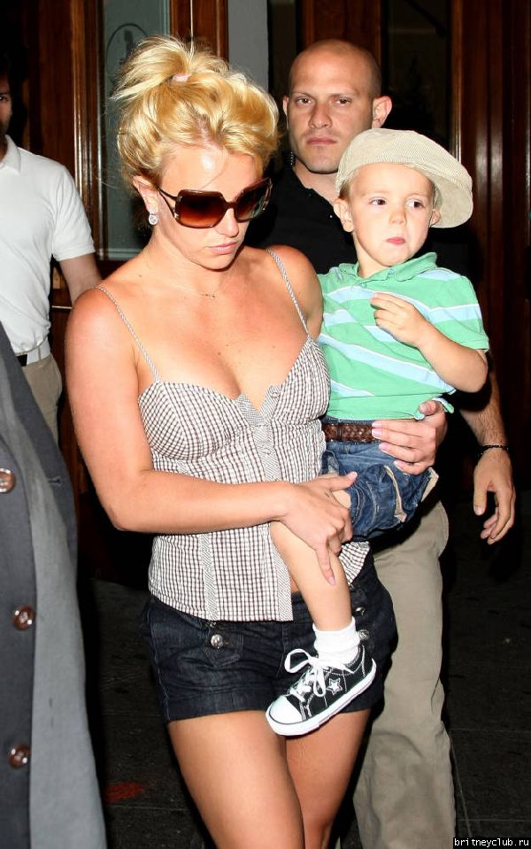 Бритни посещает Бродвейский мюзикл 04.jpg(Бритни Спирс, Britney Spears)