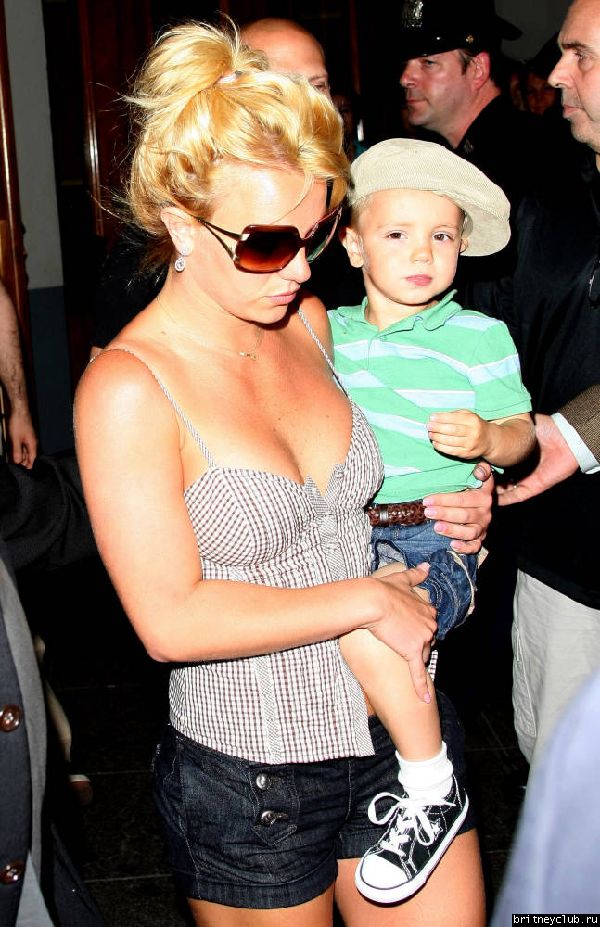 Бритни посещает Бродвейский мюзикл 07.jpg(Бритни Спирс, Britney Spears)