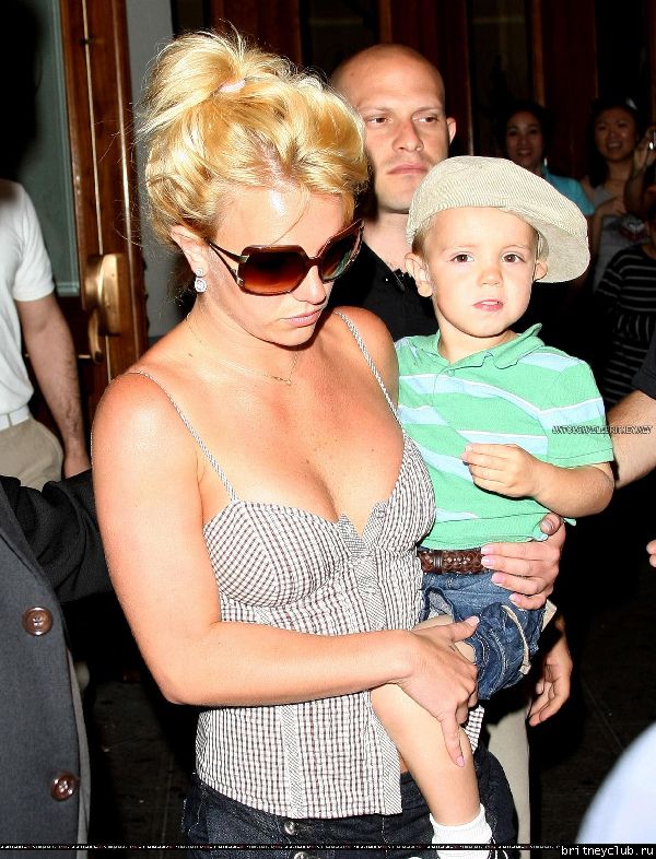 Бритни посещает Бродвейский мюзикл 08.jpg(Бритни Спирс, Britney Spears)