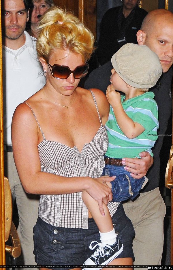 Бритни посещает Бродвейский мюзикл 17.jpg(Бритни Спирс, Britney Spears)
