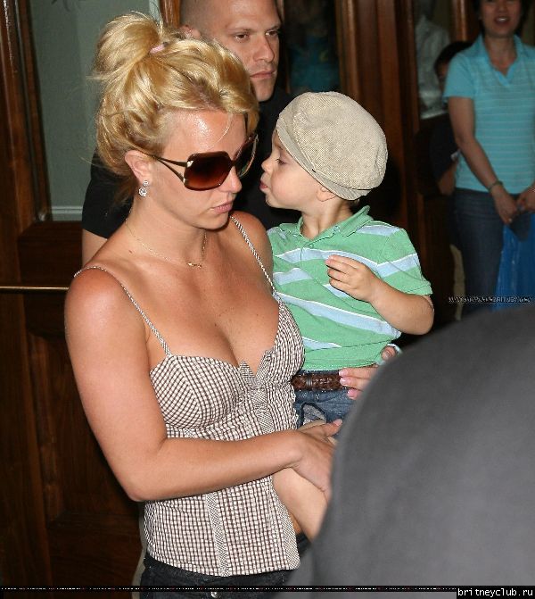 Бритни посещает Бродвейский мюзикл 26.jpg(Бритни Спирс, Britney Spears)
