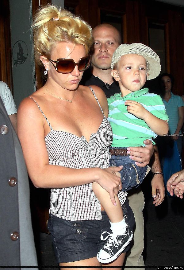 Бритни посещает Бродвейский мюзикл 34.jpg(Бритни Спирс, Britney Spears)