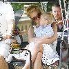 Бритни гуляет с детьми в Центральном парке Нью-Йорка
