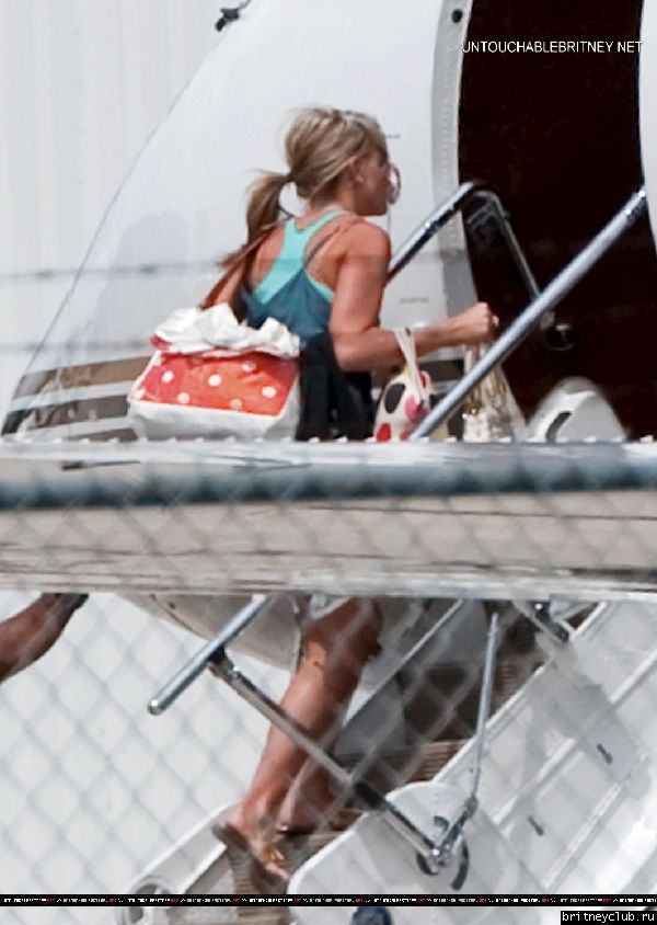 Бритни с семьей улетает из Майями01.jpg(Бритни Спирс, Britney Spears)