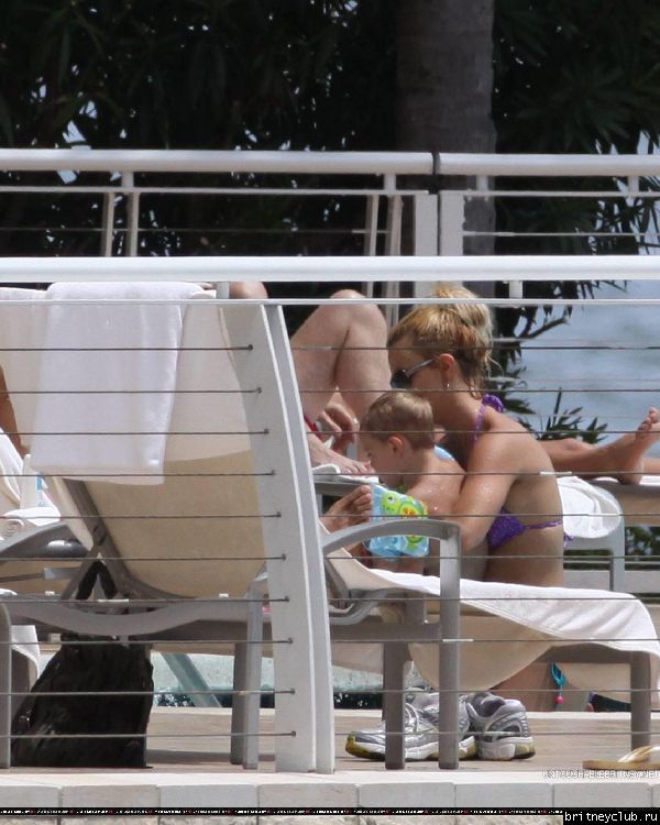 Бритни с семьей в Майями032.jpg(Бритни Спирс, Britney Spears)