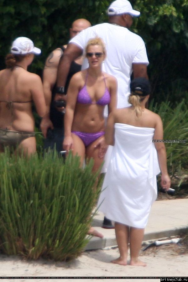 Бритни с семьей в Майями068.jpg(Бритни Спирс, Britney Spears)