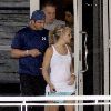 Бритни с детьми отдыхают у бассеина в отеле