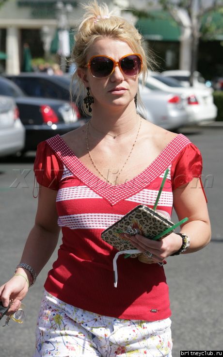 Бритни посещает Starbucks26.jpg(Бритни Спирс, Britney Spears)