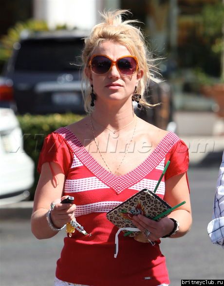 Бритни посещает Starbucks38.jpg(Бритни Спирс, Britney Spears)