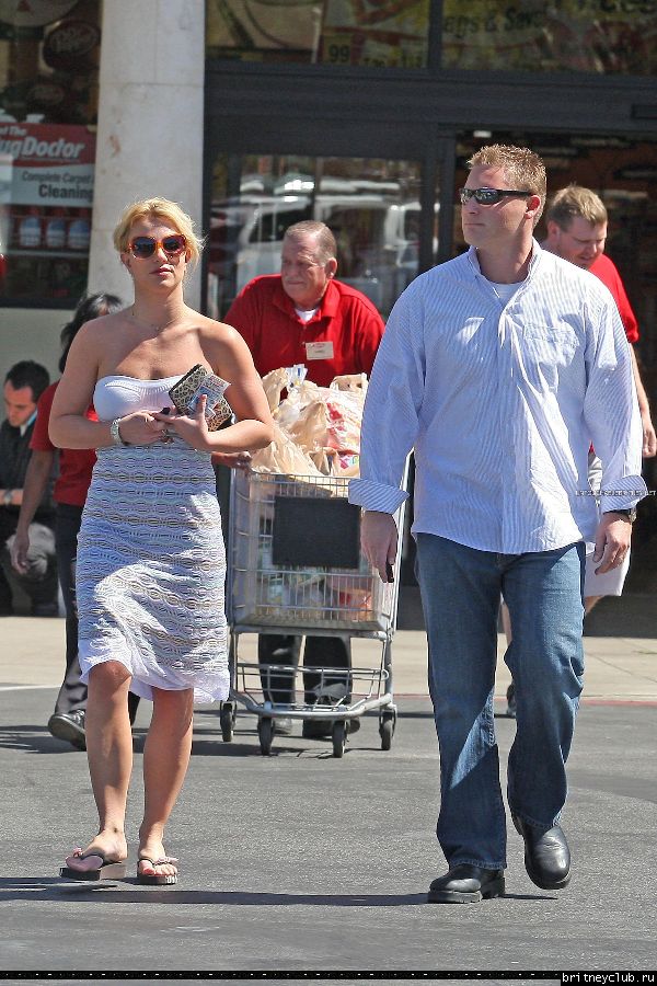 Бритни в супермаркете Ralph’s021.jpg(Бритни Спирс, Britney Spears)