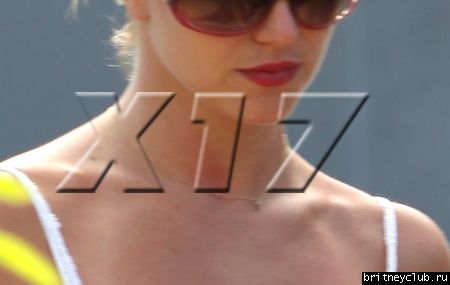 Бритни на шоппинге Planet Blue07.jpg(Бритни Спирс, Britney Spears)