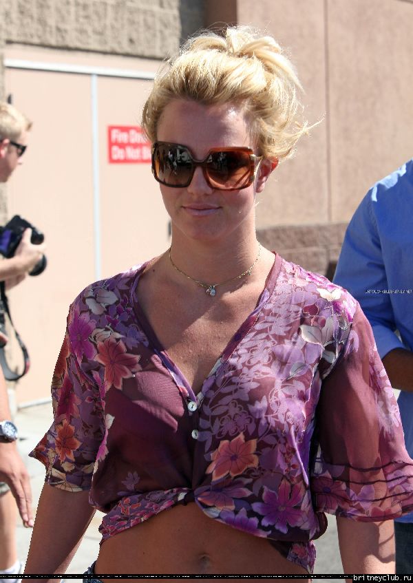 Бритни на шоппинге в Target006.jpg(Бритни Спирс, Britney Spears)