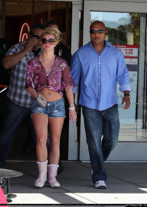 Бритни на шоппинге в Target008.jpg(Бритни Спирс, Britney Spears)