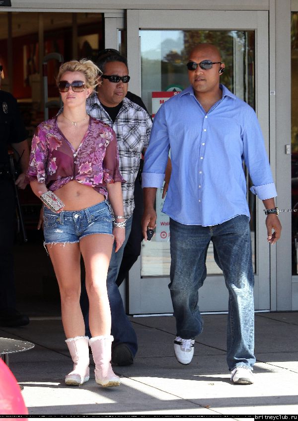 Бритни на шоппинге в Target012.jpg(Бритни Спирс, Britney Spears)