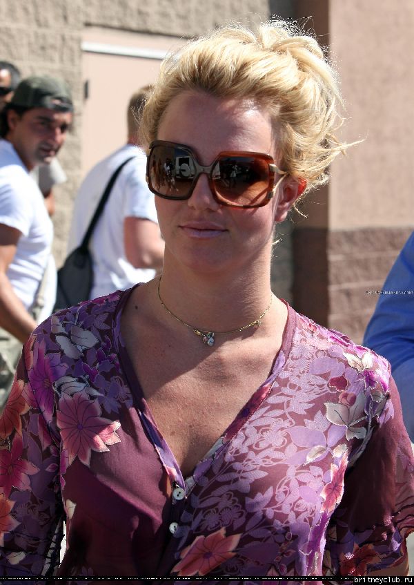 Бритни на шоппинге в Target015.jpg(Бритни Спирс, Britney Spears)
