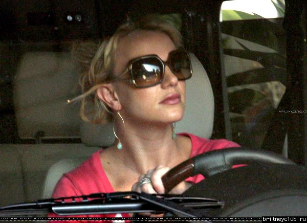 Бритни на бензоколонке02.jpg(Бритни Спирс, Britney Spears)