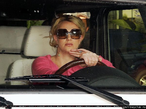 Бритни на бензоколонке04.jpg(Бритни Спирс, Britney Spears)