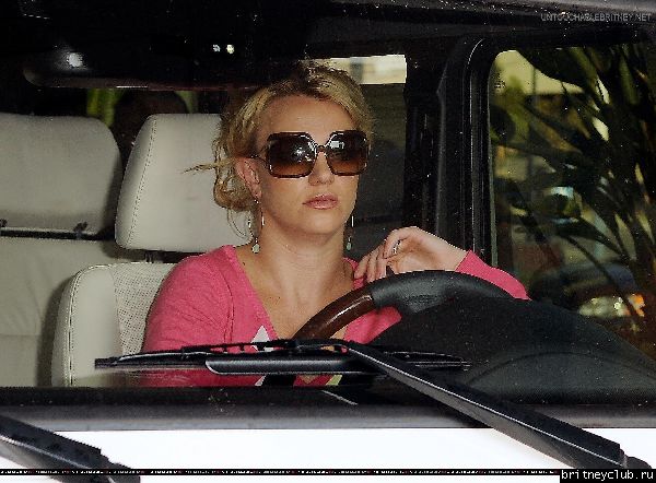 Бритни на бензоколонке05.jpg(Бритни Спирс, Britney Spears)