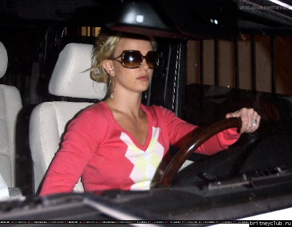 Бритни на бензоколонке06.jpg(Бритни Спирс, Britney Spears)