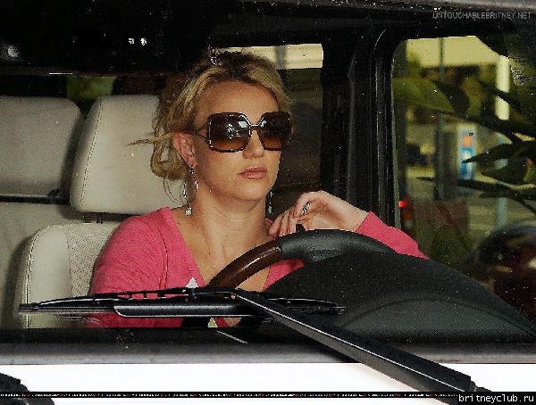 Бритни на бензоколонке08.jpg(Бритни Спирс, Britney Spears)