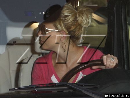 Бритни на бензоколонке09.jpg(Бритни Спирс, Britney Spears)