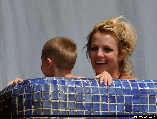 Бритни отдыхает в Мехико16.jpg(Бритни Спирс, Britney Spears)