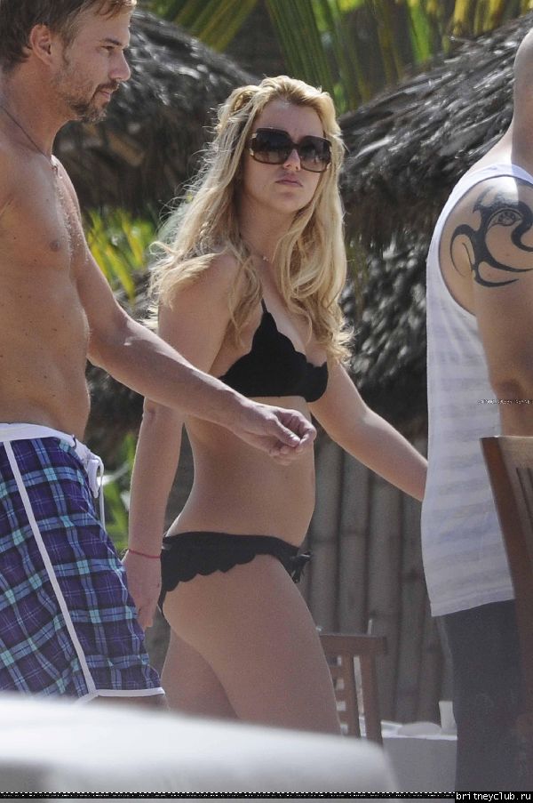 Бритни отдыхает в Мехико17.jpg(Бритни Спирс, Britney Spears)