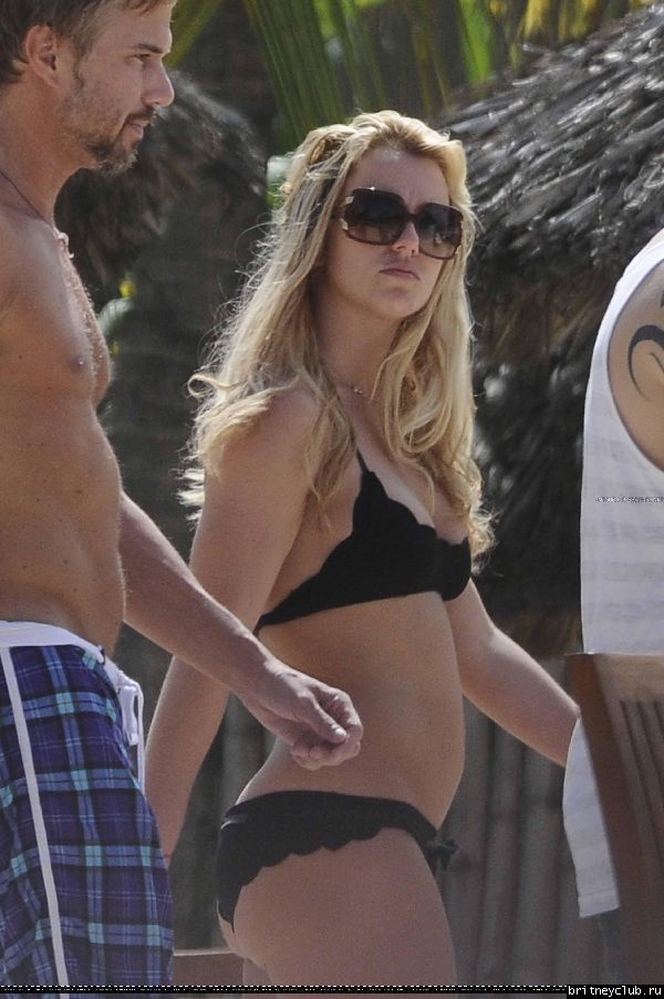 Бритни отдыхает в Мехико25.jpg(Бритни Спирс, Britney Spears)