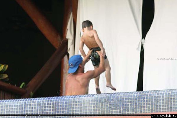 Бритни в отеле Tides Zihuatanejo в Мексике09.jpg(Бритни Спирс, Britney Spears)