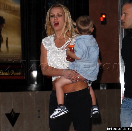 Бритни посещает кинотеатр23.jpg(Бритни Спирс, Britney Spears)