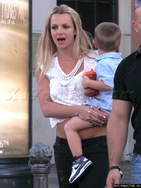 Бритни посещает кинотеатр24.jpg(Бритни Спирс, Britney Spears)