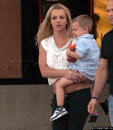Бритни посещает кинотеатр26.jpg(Бритни Спирс, Britney Spears)