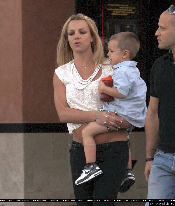 Бритни посещает кинотеатр29.jpg(Бритни Спирс, Britney Spears)