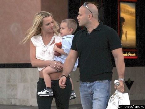 Бритни посещает кинотеатр30.jpg(Бритни Спирс, Britney Spears)