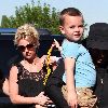 Бритни с детьми направляется в кинотеатр