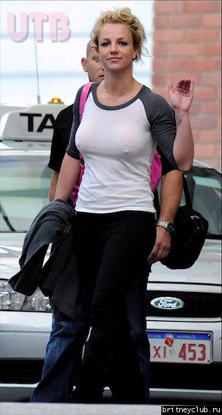 Бритни уезжает из отеля Hyatt в Перте18.jpg(Бритни Спирс, Britney Spears)