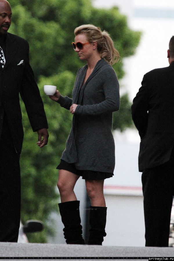 Бритни уезжает из отеля Hyatt01.jpg(Бритни Спирс, Britney Spears)