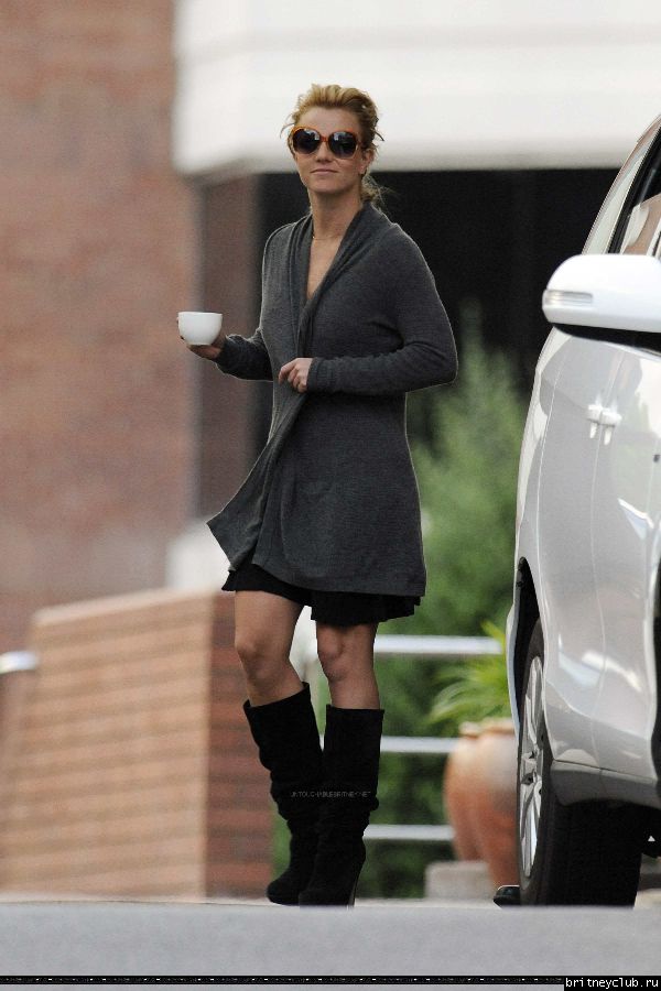 Бритни уезжает из отеля Hyatt07.jpg(Бритни Спирс, Britney Spears)