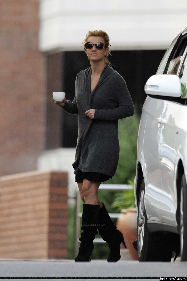 Бритни уезжает из отеля Hyatt09.jpg(Бритни Спирс, Britney Spears)